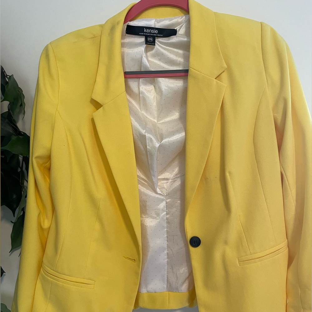 Yellow blazer. Bright and professional workwear. Size medium